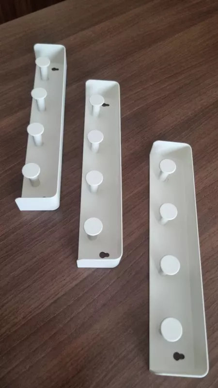 Trys vienodos metalinės kabyklos su keturiais kabliukais. Ikea - , namai ir interjeras 5