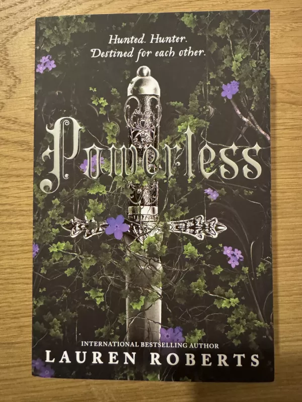 Powerless - Lauren Roberts, knyga 2