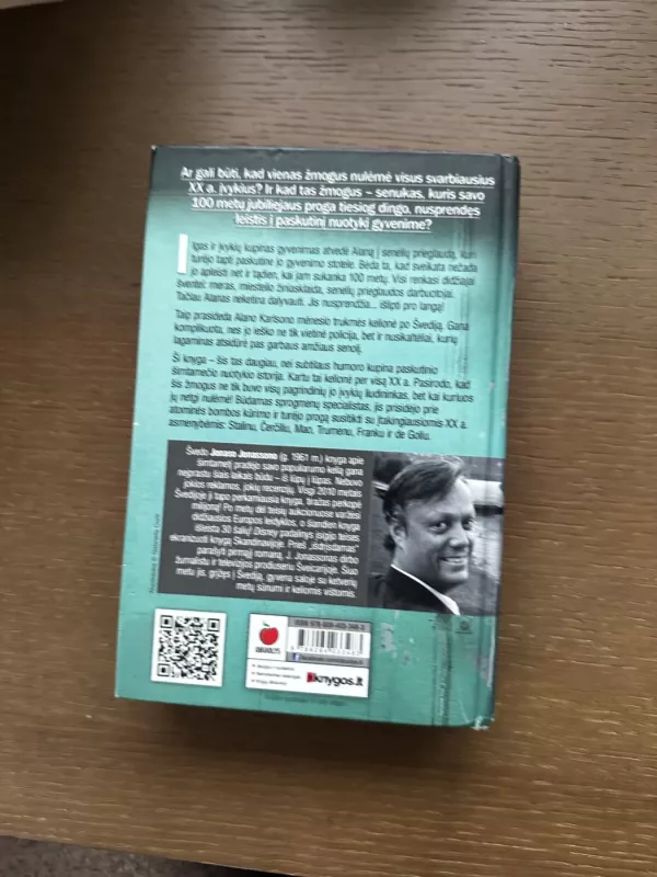 Simtametis, kuris islipo pro langa ir dingo - Jonas Jonasson, knyga 4
