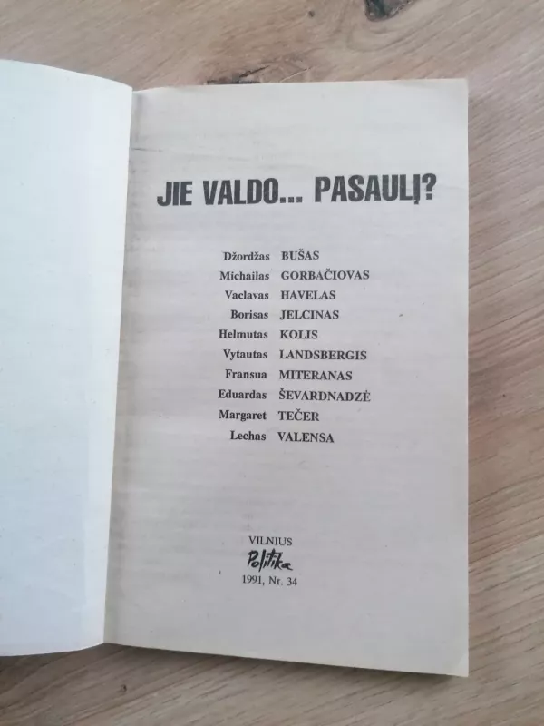 Jie valdo PASAULĮ - Keli autoriai, knyga 3