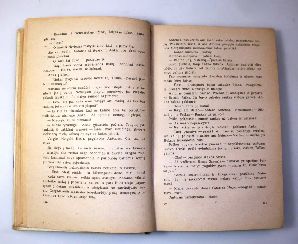 Tolimoji vaivorykštė - A. Strugackis, B.  Strugackis, knyga 6