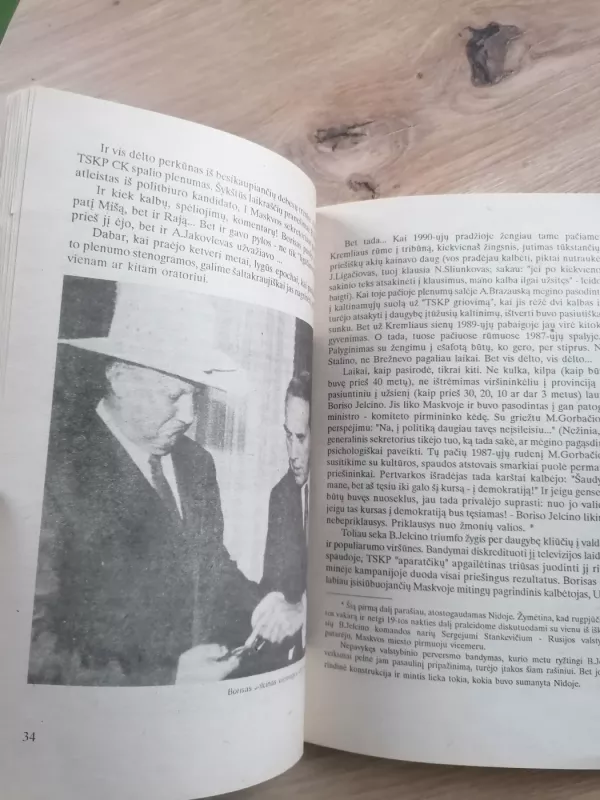 Jie valdo PASAULĮ - Keli autoriai, knyga 6