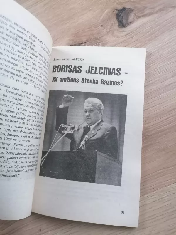 Jie valdo PASAULĮ - Keli autoriai, knyga 4