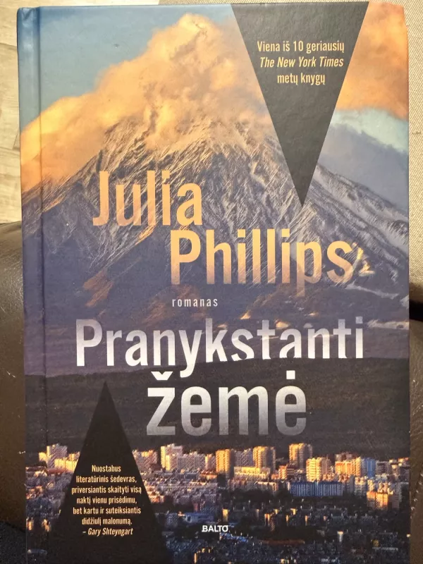 Pranykstanti žemė - Julia Phillips, knyga 2
