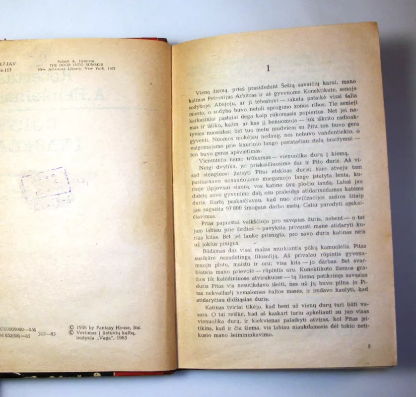 Durys į vasarą - R. A. Heinleinas, knyga 6