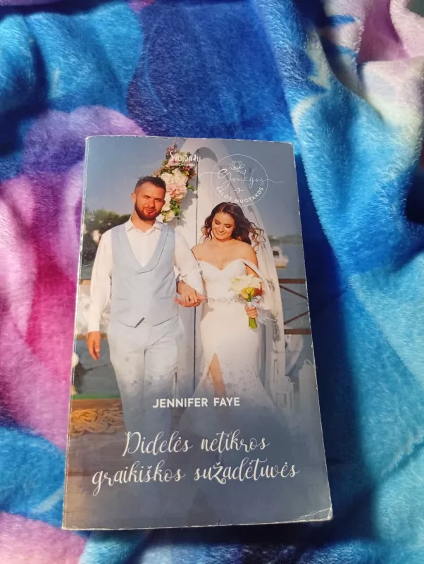 Graikijos salos nuotakos. 1. Vestuvių salos stebuklas. 2. Nes laimingiausias skaičius – trys. 3. Didelės netikros graikiškos sužadėtuvės. - Jennifer Faye, knyga 4