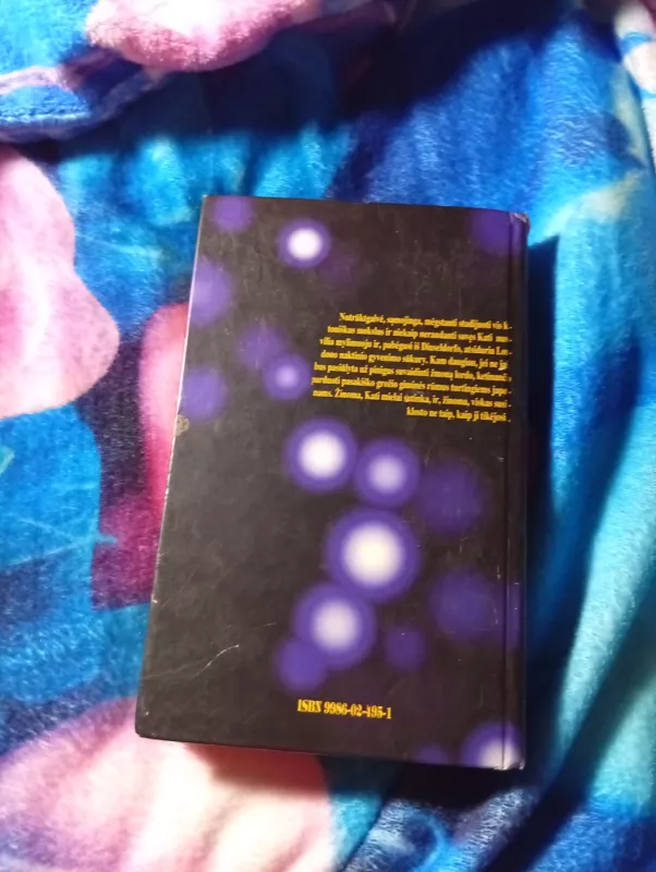 Turtingi vyrai geriau bučiuojasi - Leonie Bach, knyga 4